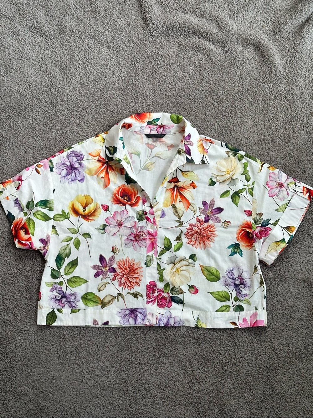 Zara White Button-Down Crop Shirt with Multicolor Floral Print